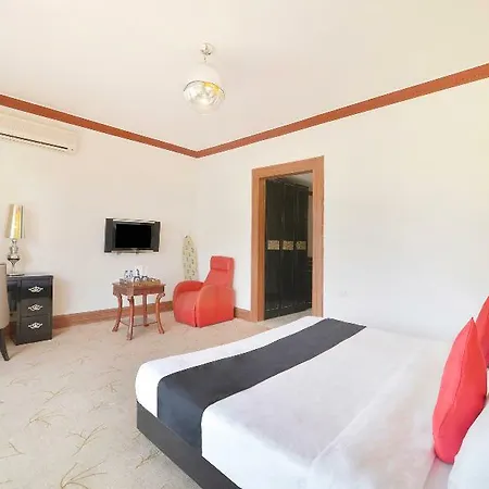 Townhouse Royal Palms Hotel