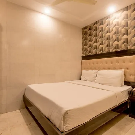 Hotel Palace Residency Near Lokmanya Tilak Terminus 2*