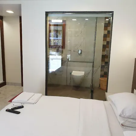 Milan International Hotel 3*