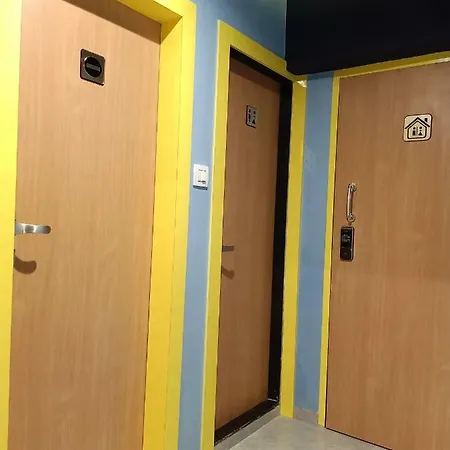 Stayvilla Hostel *