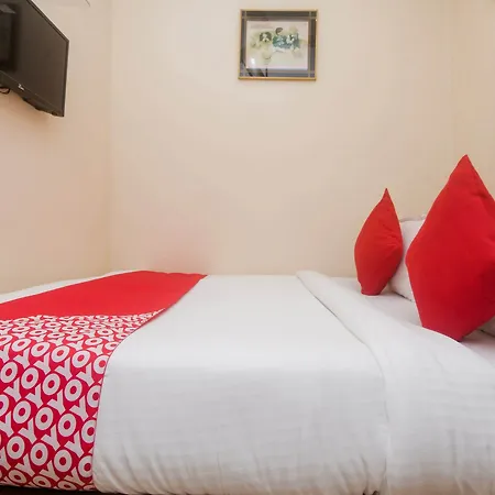 Oyo Shivar Near Carnival Cinemas Imax 3*