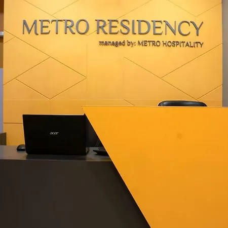 Oyo Flagship 13885 Metro Residency 3*