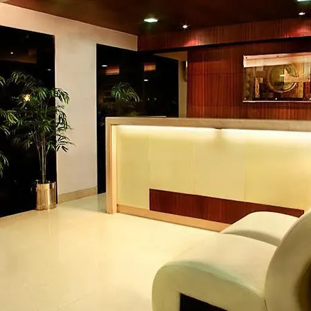 Lucky Bandra Hotel 3*