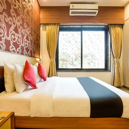 Hotel Capital O 36119 Royal Garden & Lawns 3*
