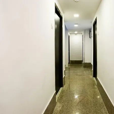 Hotel Oyo Flagship 38540 Hotel Shangrila Flagship Saver 3*