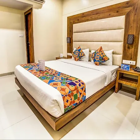 Hotel Oyo 9187 Adlon International 3*