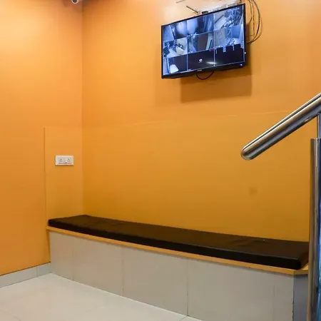 Hotel Oyo Flagship 13885 Metro Residency Mumbai