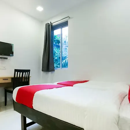 Oyo Flagship 38540 Hotel Shangrila Flagship Saver Hotel 3*