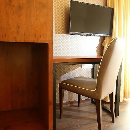 House Luxury Apartments, Santacruz East Apartment