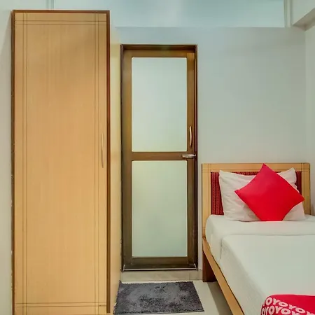 Oyo Flagship 572 Santacruz West Hotel