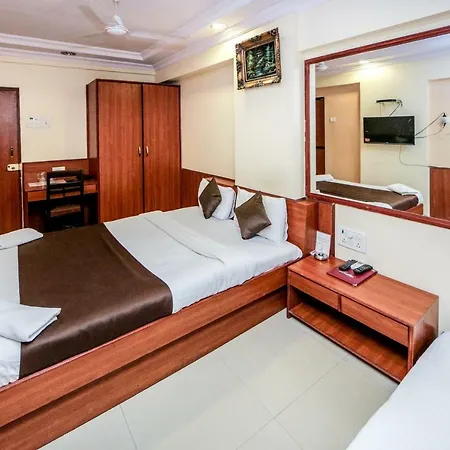 Hotel Lucky Near Nesco