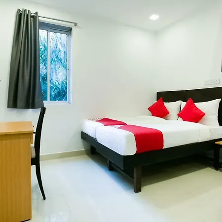 Hotel Oyo Flagship 38540 Hotel Shangrila Flagship Saver 3*