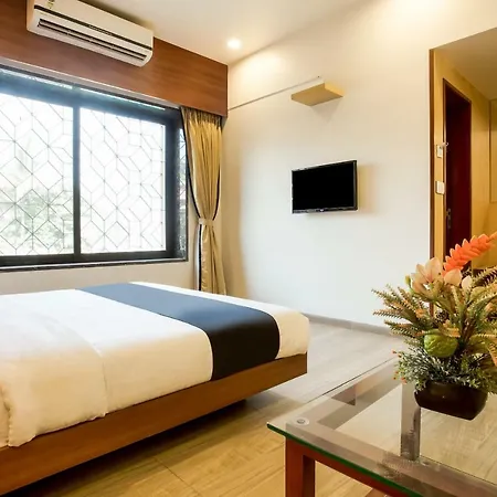 Capital O 36119 Royal Garden & Lawns 3*