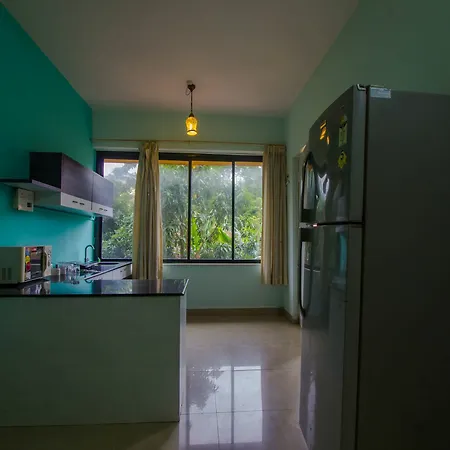 Hotel Oyo 17028 Aviva Residency 3*