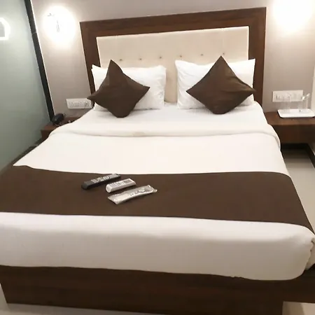 Garden Creek Residency Near Airport Hotel 3*