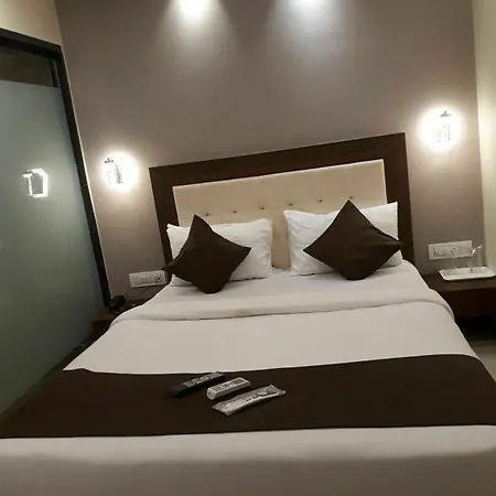 Garden Creek Residency Near Airport Hotel 3*