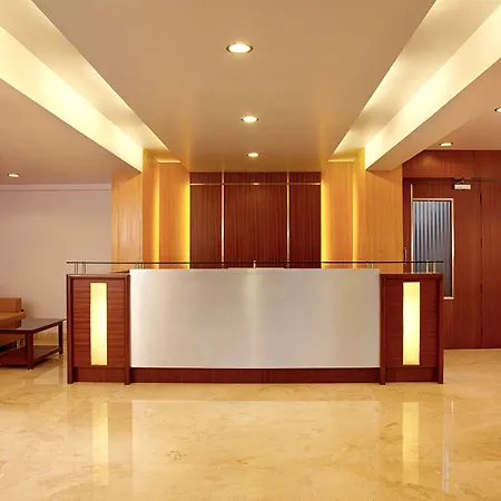 Hotel Lucky Near Nesco Hotel 3*