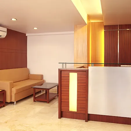 Hotel Lucky Near Nesco