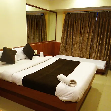 Hotel Lucky Near Nesco