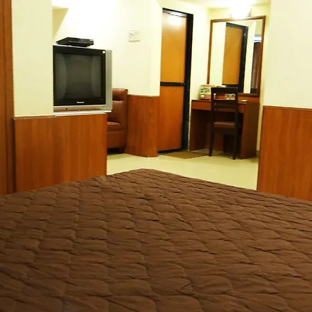 Hotel Hotel Lucky Near Nesco Mumbai