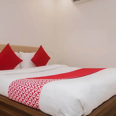 Oyo 23259 Galaxy Hotel 3*