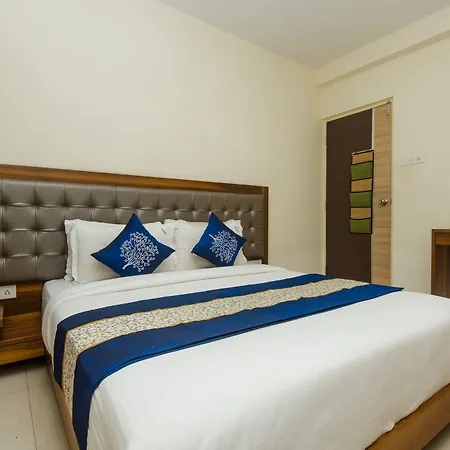 Oyo 11441 Blue Bells Residency Hotel 2*