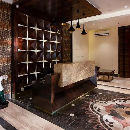 Hotel Capital O 36119 Royal Garden & Lawns 3*
