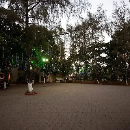 Capital O 36119 Royal Garden & Lawns Hotel