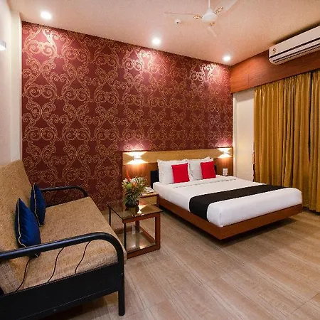 Capital O 36119 Royal Garden & Lawns Hotel 3*
