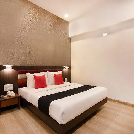 Hotel Capital O 36119 Royal Garden & Lawns 3*