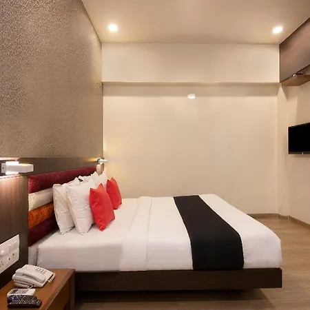 Capital O 36119 Royal Garden & Lawns 3*