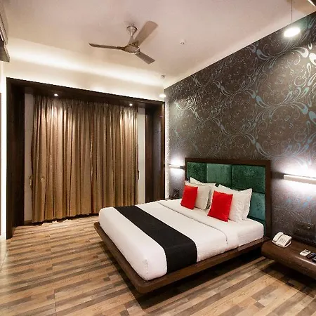 Capital O 36119 Royal Garden & Lawns Hotel