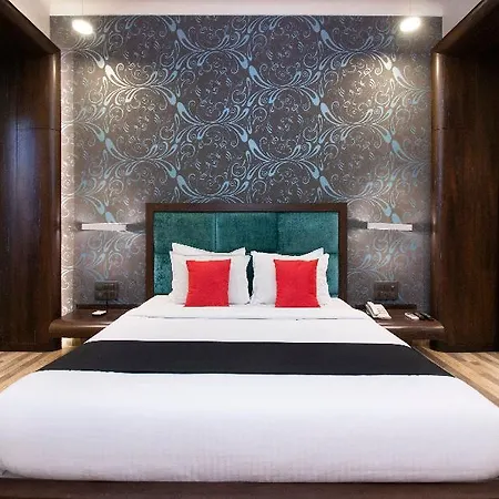 Capital O 36119 Royal Garden & Lawns 3*