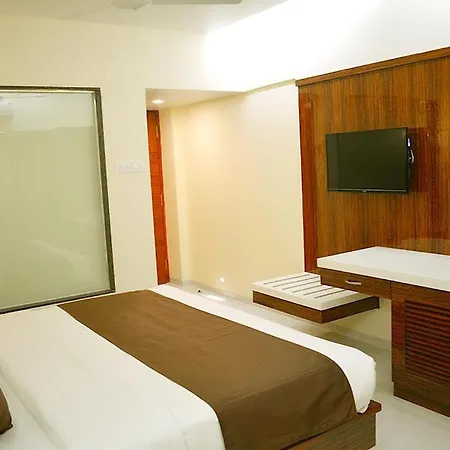 Milan International Hotel 3*