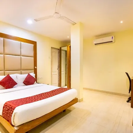 Apex International Near Airport 3*