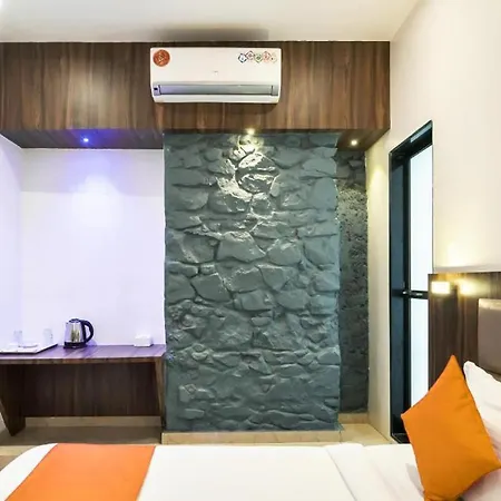 Sea Grand, Colaba 2*