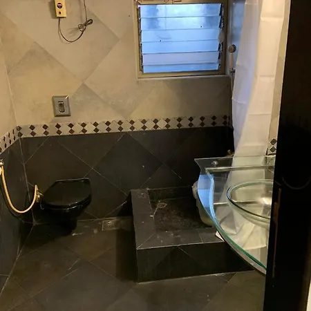Guest house Comfortable & Relaxing In Bandra East Mumbai