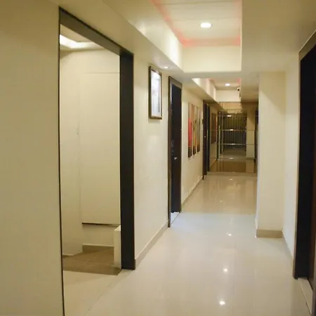 Grace Residency Hotel 3*
