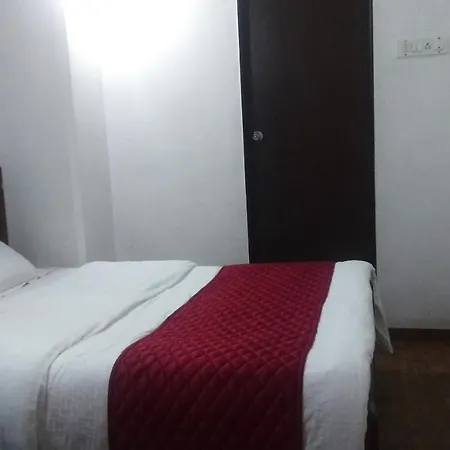 Hotel Carlton - Behind Taj Mahal Palace Colaba 2*
