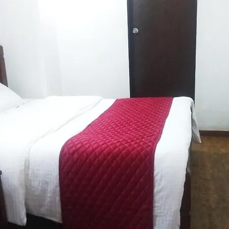 Carlton - Behind Taj Mahal Palace Colaba Hotel 2*
