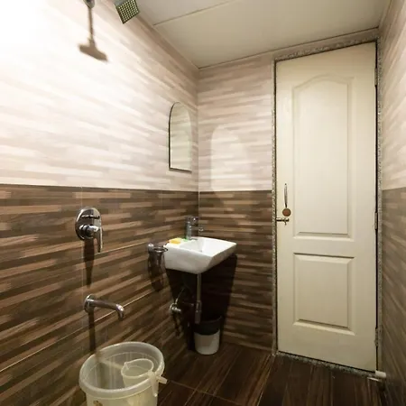 Apex International Near Airport 3*