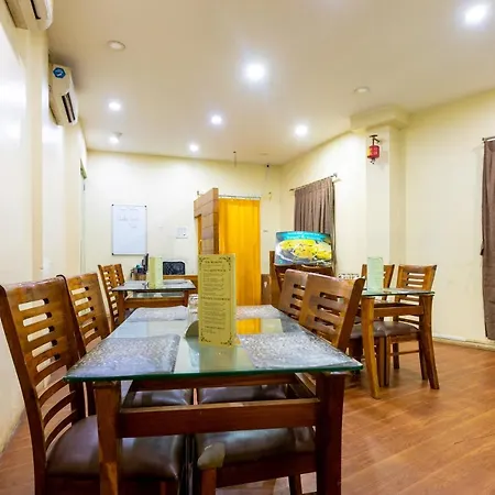 Apex International Near Airport 3*