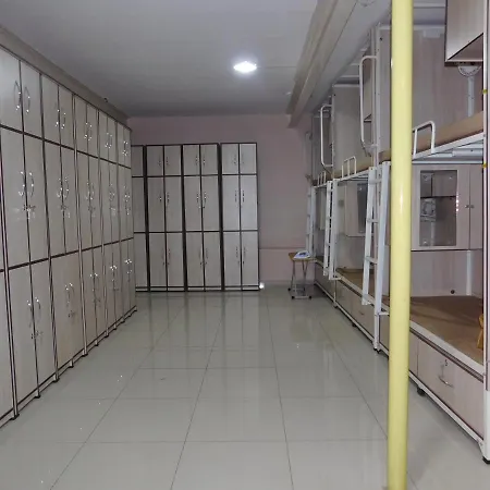 Abuzz Sakinaka Hostel *