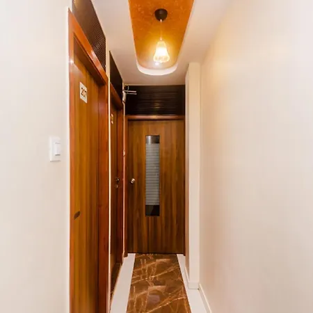 Aiston Hotel 2*