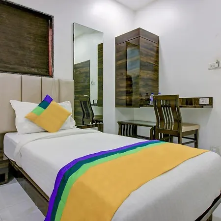 Magnet Terminal-2 Hotel