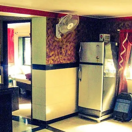 Metro Plaza Near Barc Hotel