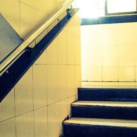 Metro Plaza Near Barc 2*