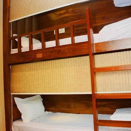 Nest N Rest - 2* Mumbai