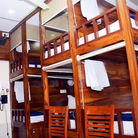 Nest N Rest - Hotel