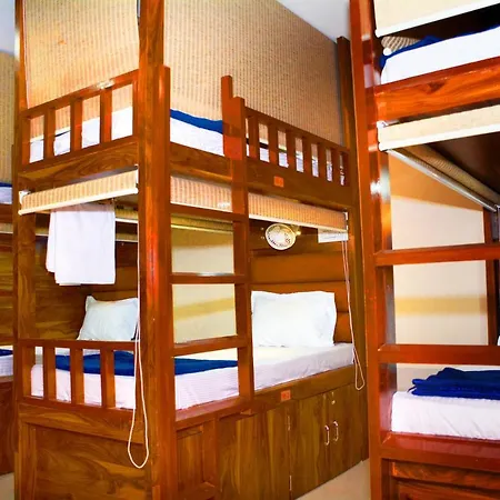 Hotel Nest N Rest - 2*